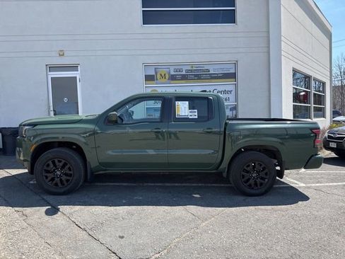 Used 2023 Nissan Frontier SV w/ SV Convenience Package AWD/4WD image 2