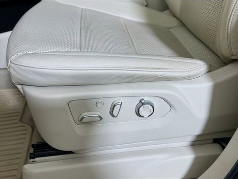 Used 2022 Cadillac Escalade Premium Luxury Platinum AWD/4WD image 25