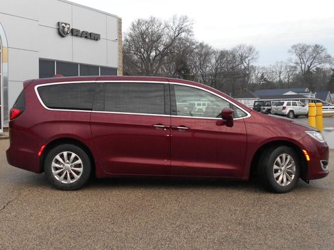 Certified 2018 Chrysler Pacifica Touring Plus image 6