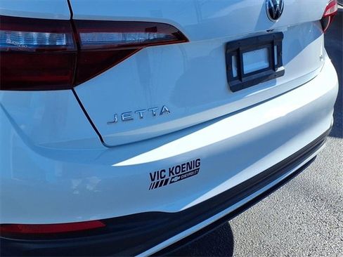 Used 2022 Volkswagen Jetta SE w/ Panoramic Sunroof Package image 24