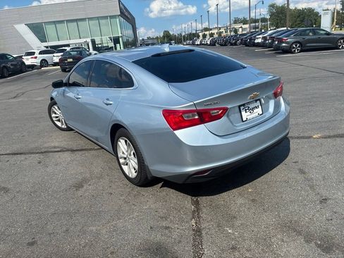 Used 2018 Chevrolet Malibu LT w/ Driver Confidence Package FWD image 4
