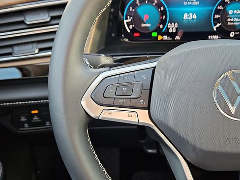 Used 2024 Volkswagen Atlas SE w/ Panoramic Sunroof Package image 18