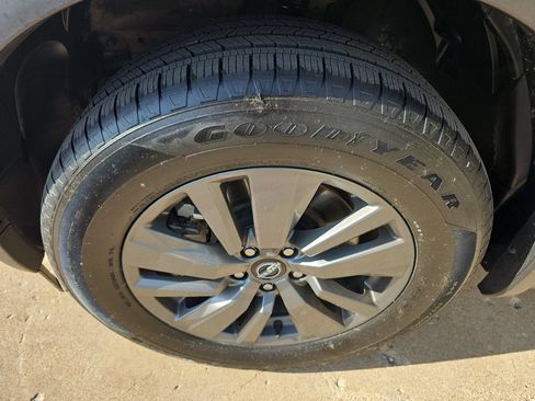 Used 2022 Nissan Pathfinder SV AWD/4WD image 3