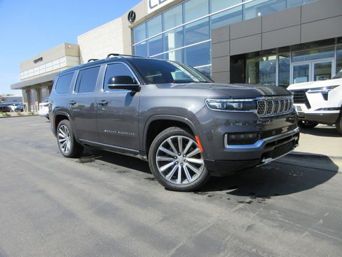 Used 2023 Jeep Grand Wagoneer Series II w/ Premium Group II AWD/4WD image 15