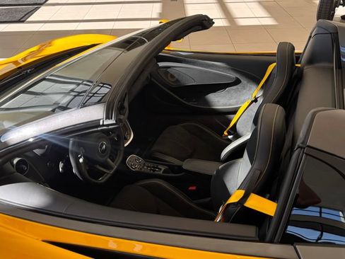 Used 2019 McLaren 570S Spider RWD image 17