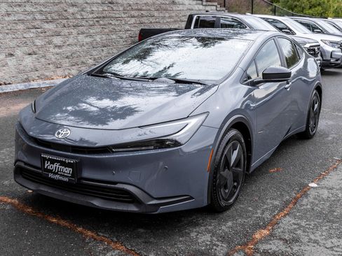 Used 2025 Toyota Prius LE image 11