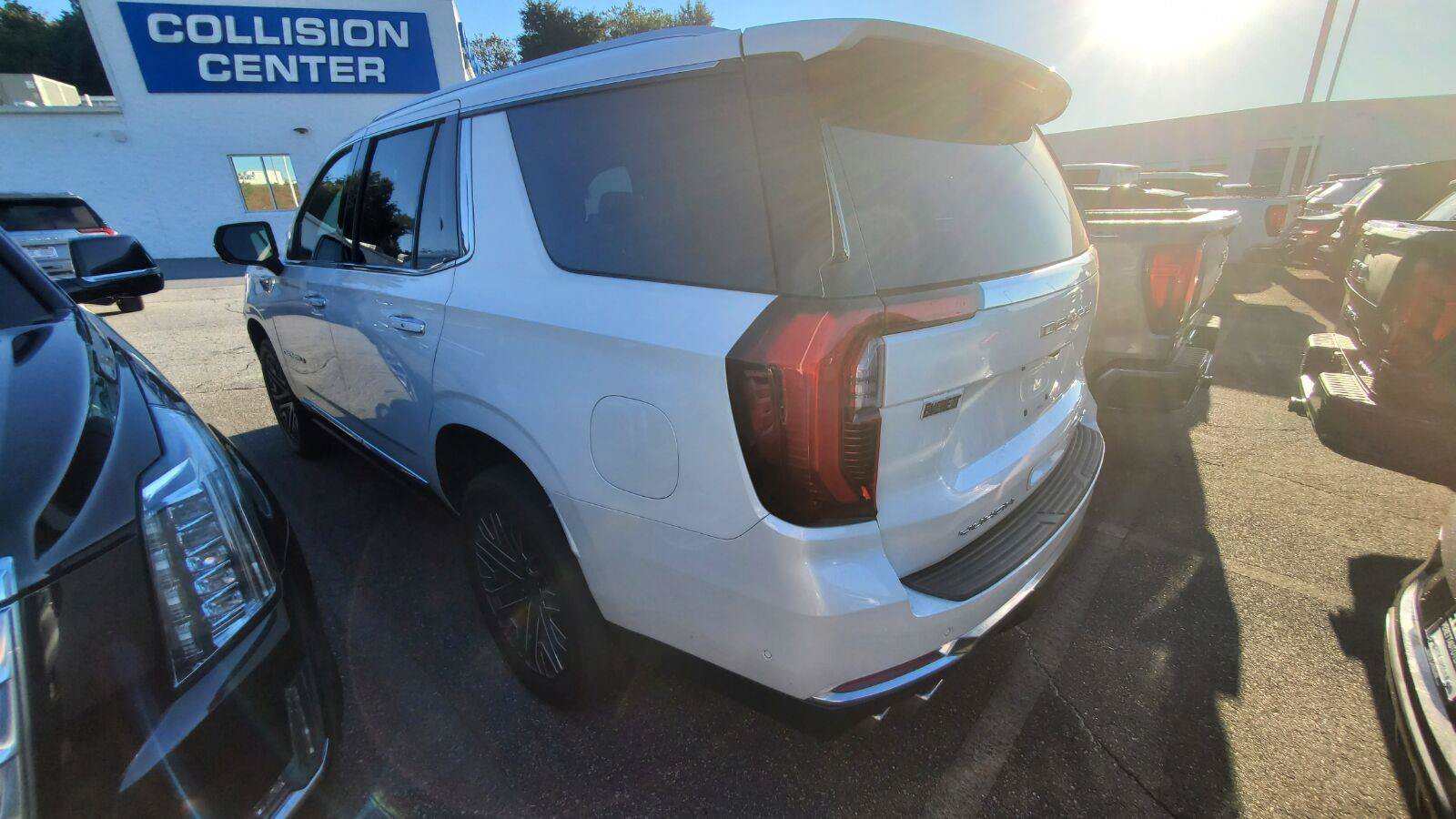 Used 2025 GMC Yukon Denali w/ Sun & Power Step Package AWD/4WD image 8