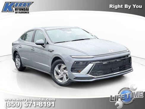 Used 2025 Hyundai Sonata SE image 1