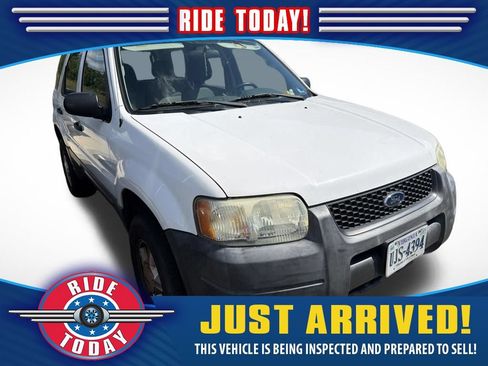 Used 2004 Ford Escape XLS AWD/4WD image 1