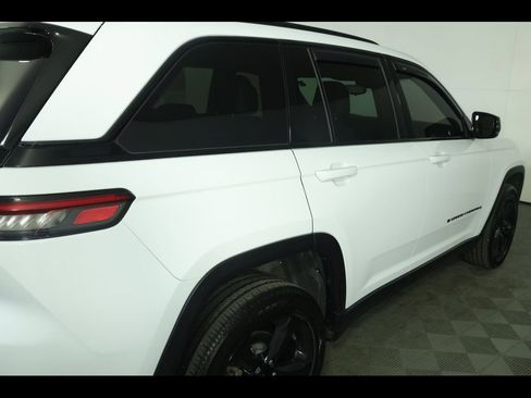 Used 2023 Jeep Grand Cherokee Altitude image 10