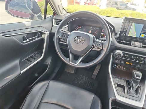 Used 2020 Toyota RAV4 Limited image 10