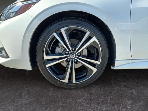 Used 2023 Nissan Sentra SR w/ Electronics Package FWD image 9