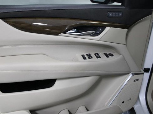 Used 2020 Cadillac Escalade Premium Luxury AWD/4WD image 18