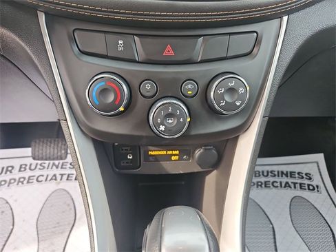 Certified 2022 Chevrolet Trax LT w/ Driver Confidence Package image 18