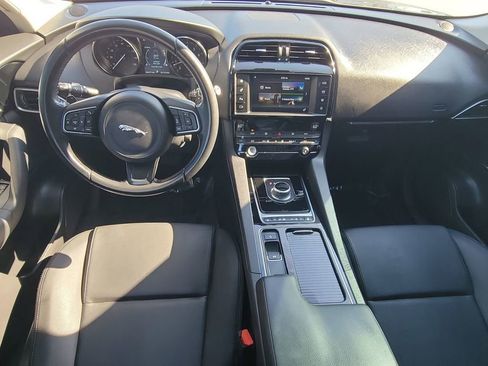 Used 2018 Jaguar F-PACE Premium image 18