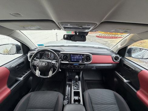 Used 2022 Toyota Tacoma SR5 image 11