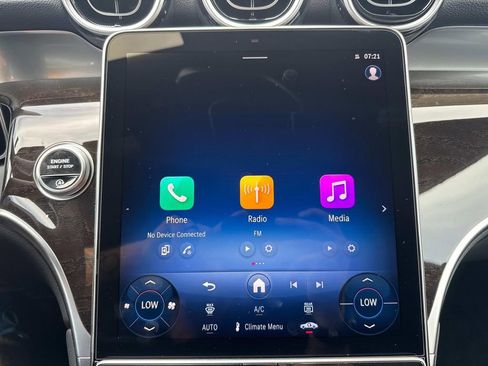 Used 2025 Mercedes-Benz GLC 300 4MATIC image 11