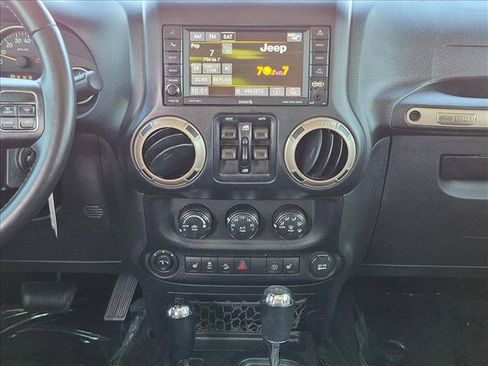 Used 2017 Jeep Wrangler Unlimited Sahara AWD/4WD image 13
