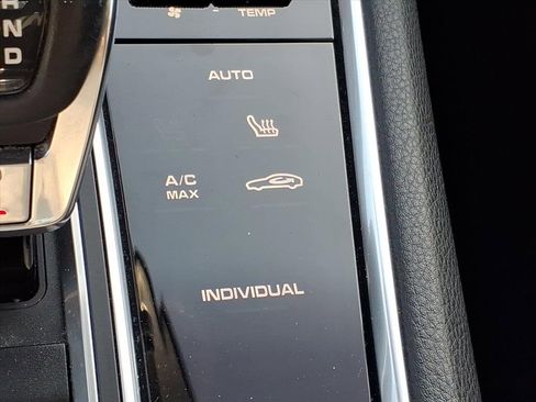 Used 2020 Porsche Panamera image 25
