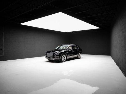 Used 2018 Bentley Bentayga AWD/4WD image 87