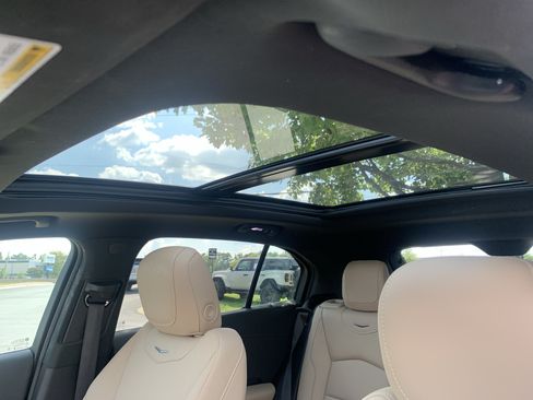 Used 2024 Cadillac XT4 Luxury w/ Cold Weather Package FWD image 3
