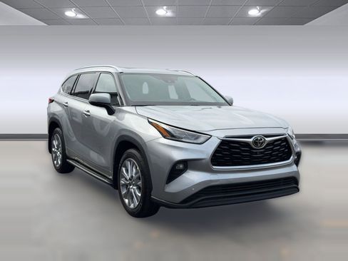 Used 2020 Toyota Highlander Limited image 7
