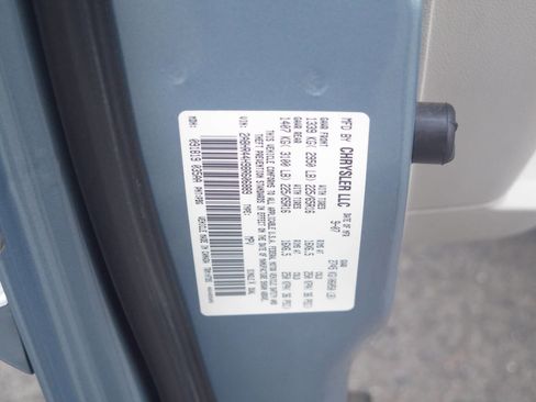 Used 2008 Chrysler Town & Country LX image 27