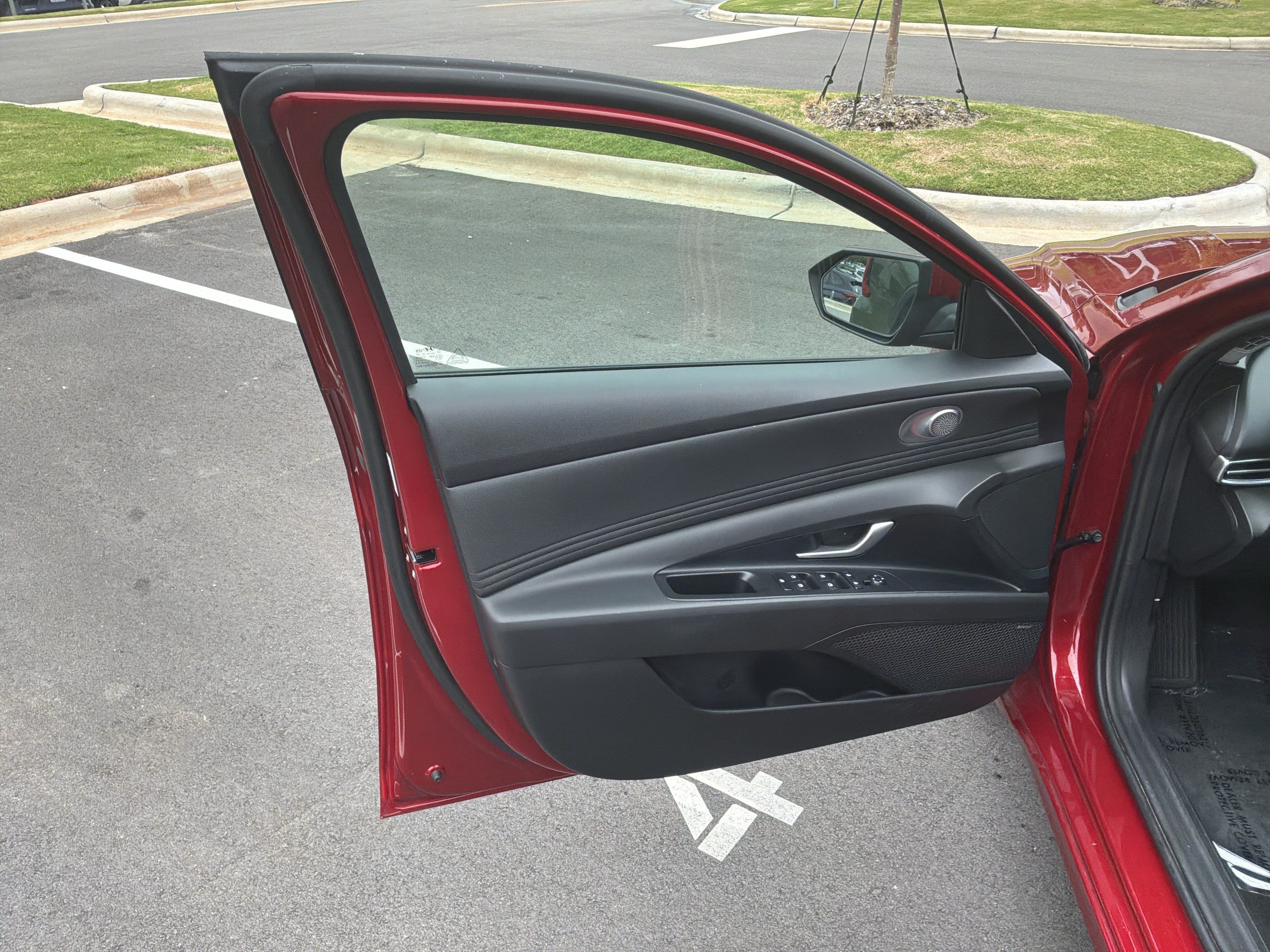 Used 2023 Hyundai Elantra Limited FWD image 14