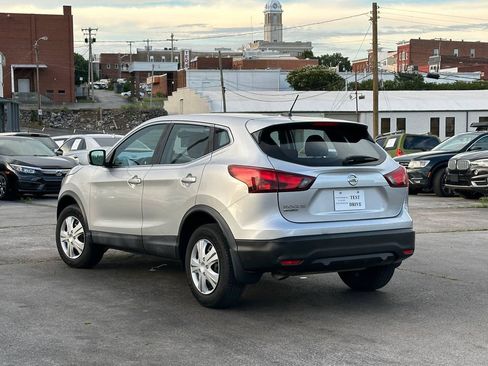 Used 2018 Nissan Rogue Sport S FWD image 4