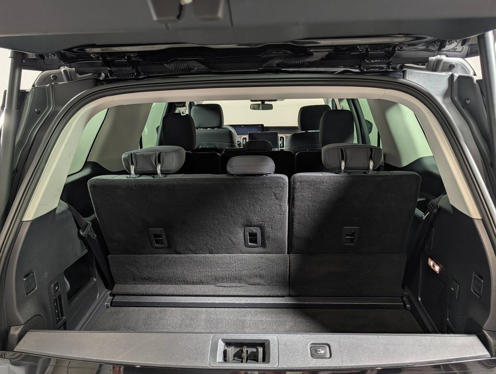 Certified 2025 Ford Expedition Active RWD image 6