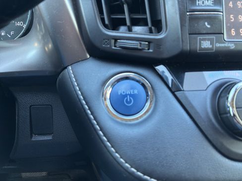 Used 2018 Toyota RAV4 Limited w/ Advanced Technology Package AWD/4WD image 30
