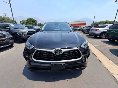 Used 2023 Toyota Highlander XLE AWD/4WD image 9