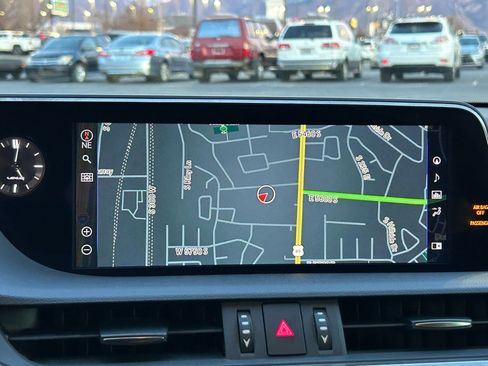 Used 2021 Lexus ES 300h Ultra Luxury image 20