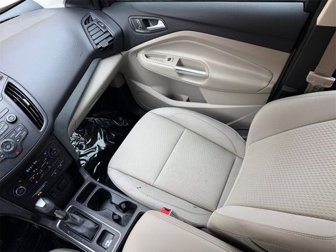 Used 2017 Ford Escape SE image 17
