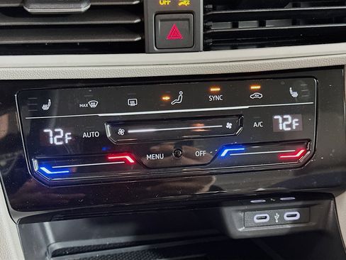 Used 2025 Volkswagen Jetta SE image 23