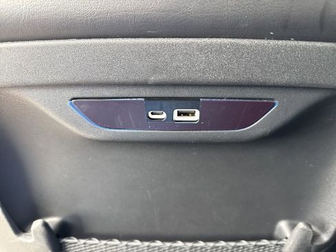 Used 2024 Chrysler Pacifica Touring-L image 12