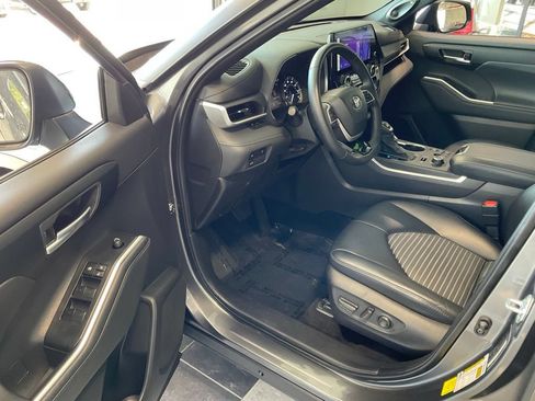 Certified 2023 Toyota Highlander XSE AWD/4WD image 9