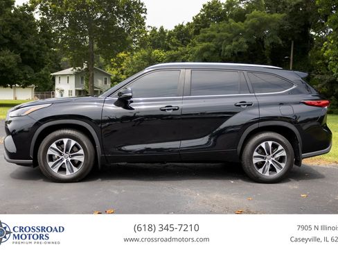 Used 2023 Toyota Highlander XLE AWD/4WD image 2