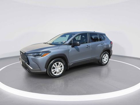 Certified 2022 Toyota Corolla Cross L FWD image 4