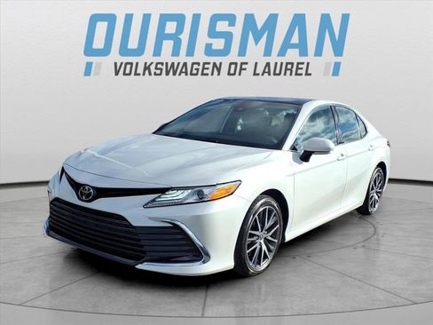 Used 2021 Toyota Camry XLE image 5