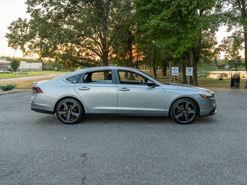 Used 2023 Honda Accord Sport image 4