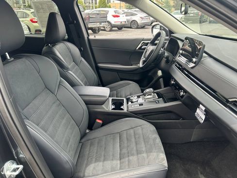 Used 2025 Mitsubishi Outlander 4WD Plug-In Hybrid image 37