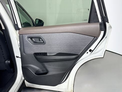Used 2022 Nissan Rogue S AWD/4WD image 28
