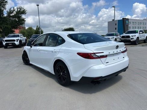 Used 2025 Toyota Camry SE w/ Convenience Package FWD image 6
