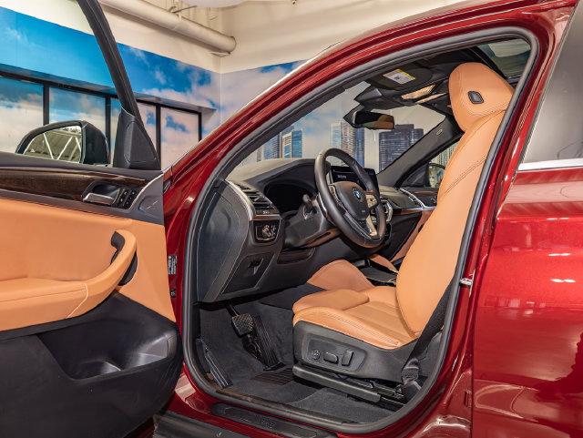 Used 2025 BMW X4 xDrive30i AWD/4WD image 13
