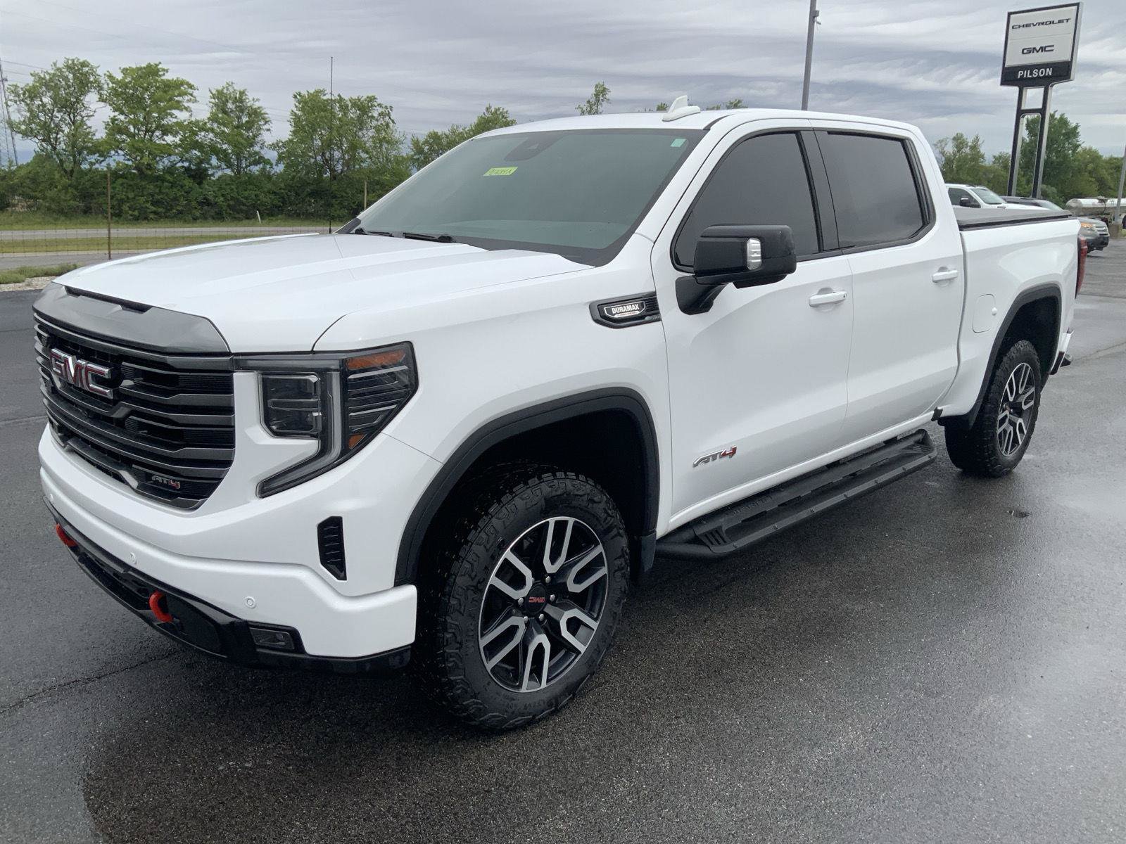 Used 2023 GMC Sierra 1500 AT4 w/ AT4 Premium Package AWD/4WD image 4