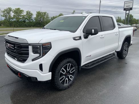 Used 2023 GMC Sierra 1500 AT4 w/ AT4 Premium Package AWD/4WD image 4