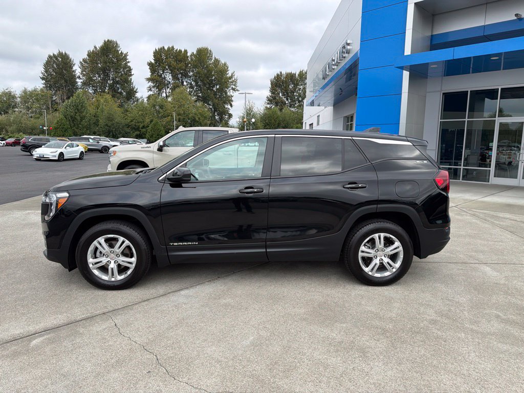 Used 2024 GMC Terrain SLE AWD/4WD image 2