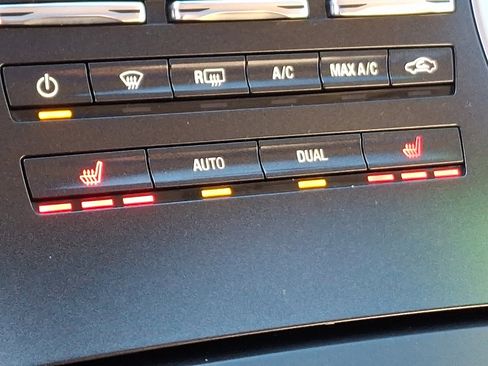 Used 2019 Lincoln Nautilus Select image 26