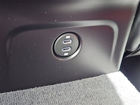 Certified 2025 Porsche Macan image 25